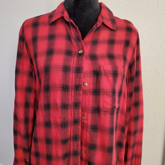 American Eagle boyfriend fit button-down long sleeves shirt size medium. - Picture 2 of 11